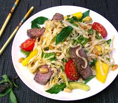 Thai Steak e Noodle Salad