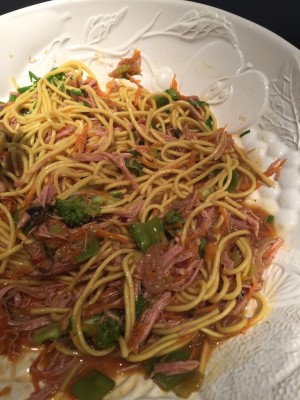 Yakissoba com costelinha assada