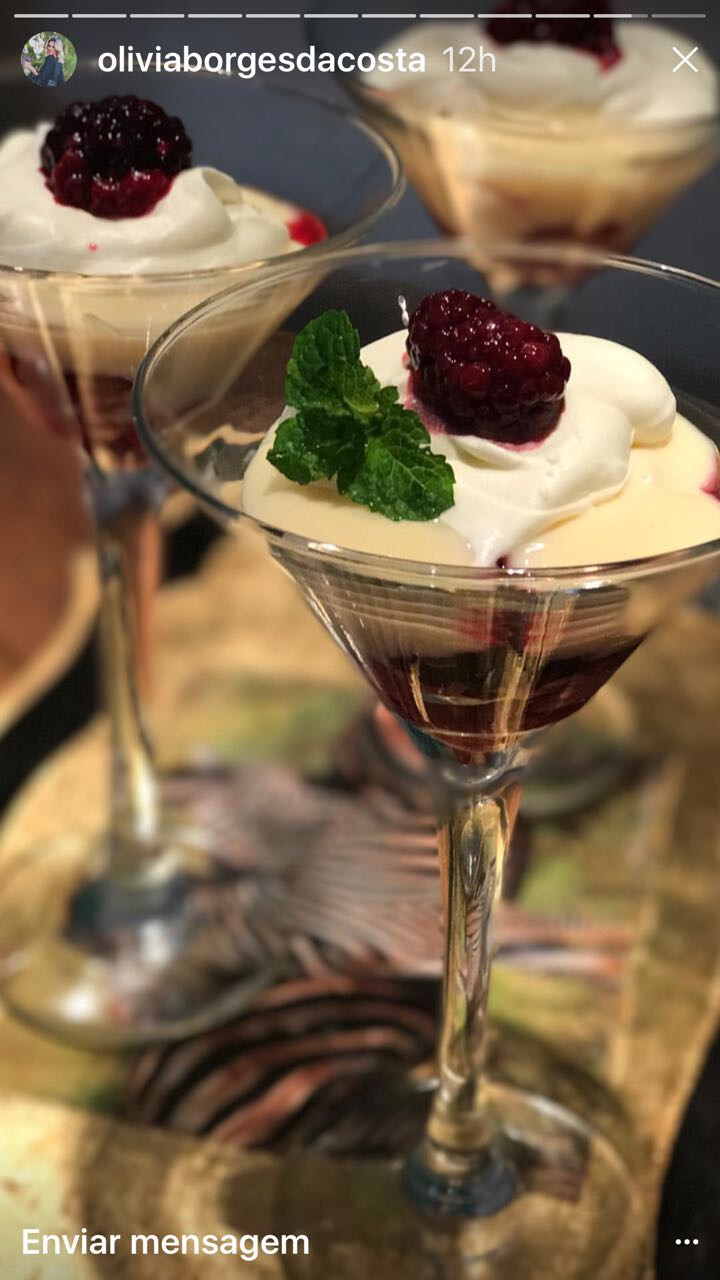 Taças de frutas vermelhas